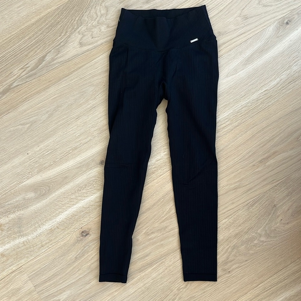 Black Ribbed Seamless Tights - Picture 4 of 6